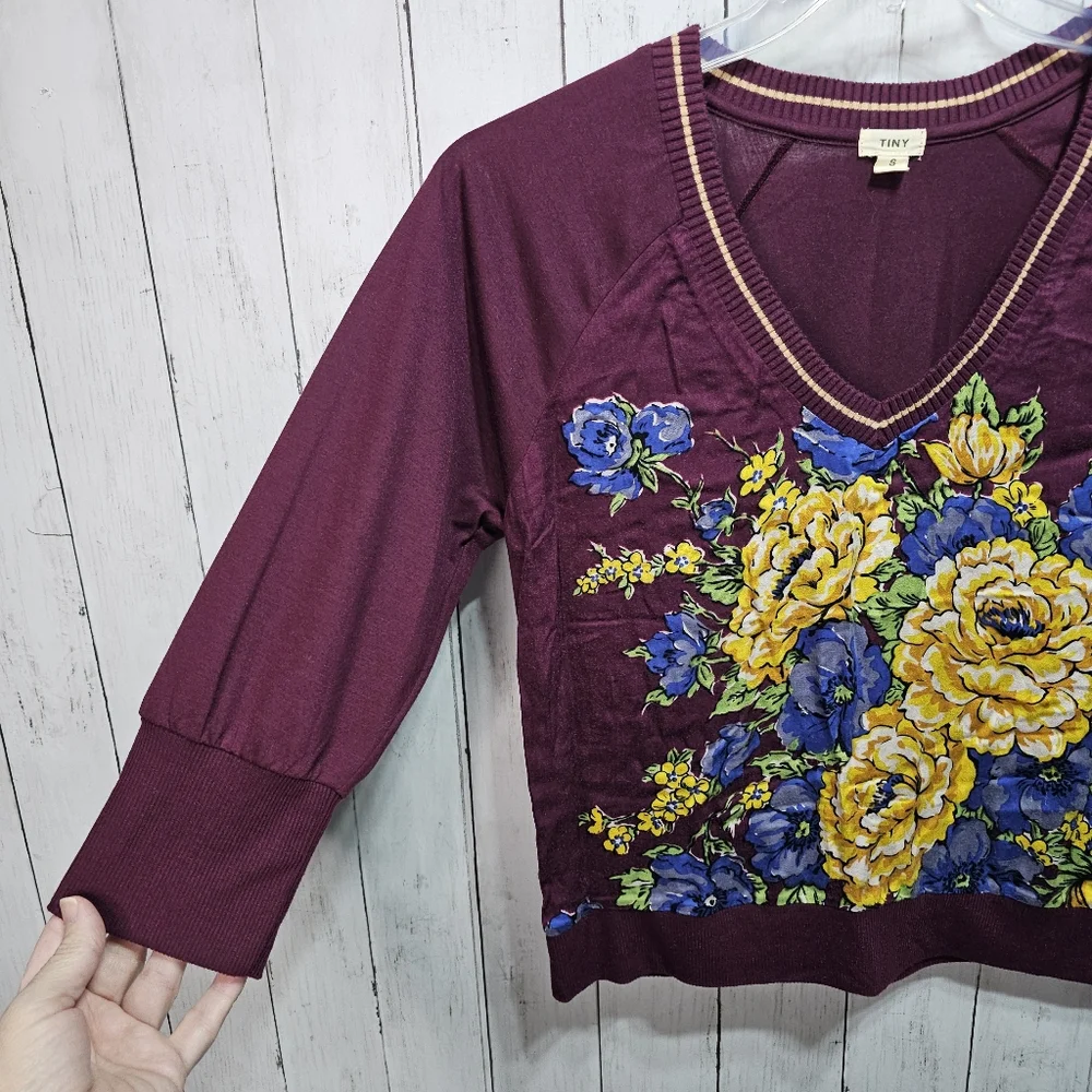 Tiny Anthropologie Ashlee Floral V-Neck Shirt Size Small 3/4 Sleeves Lightweight - Picture 4 of 8